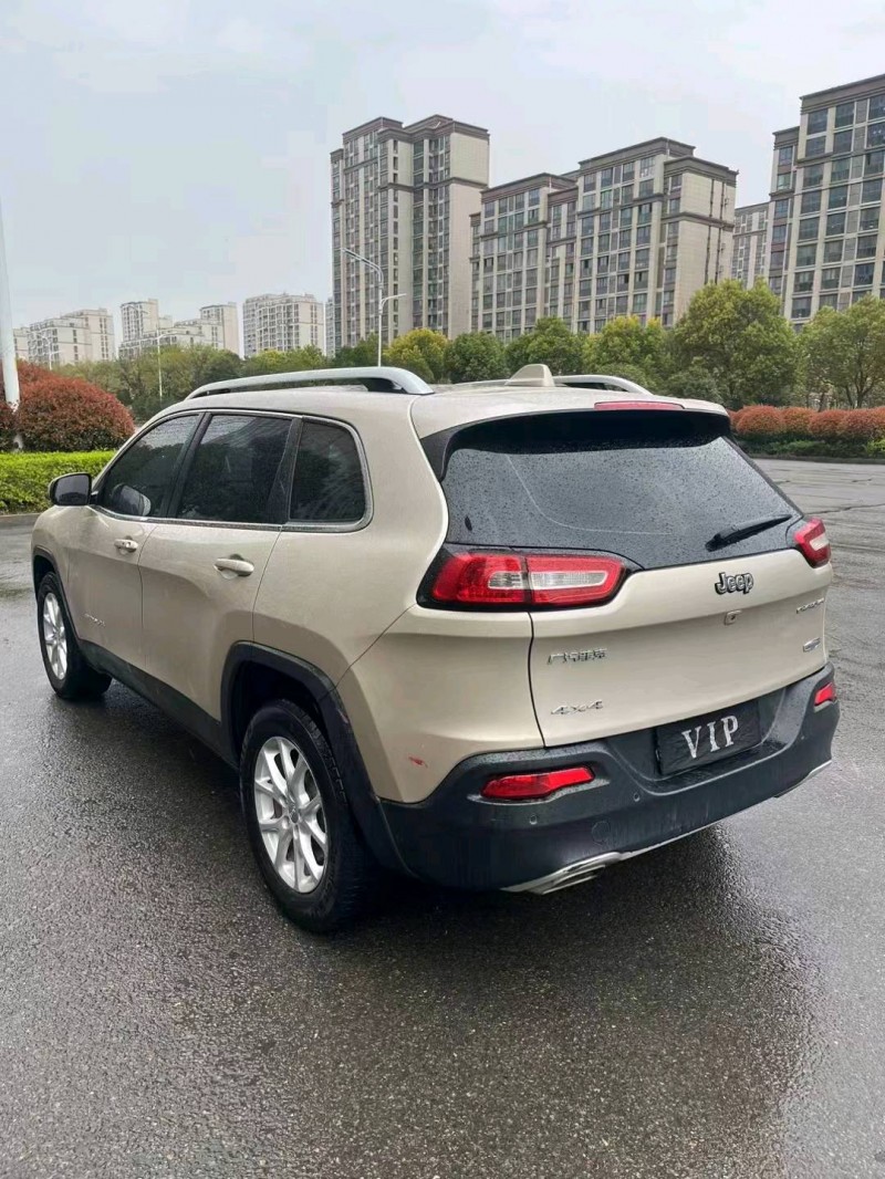 淮南16年Jeep自由光4