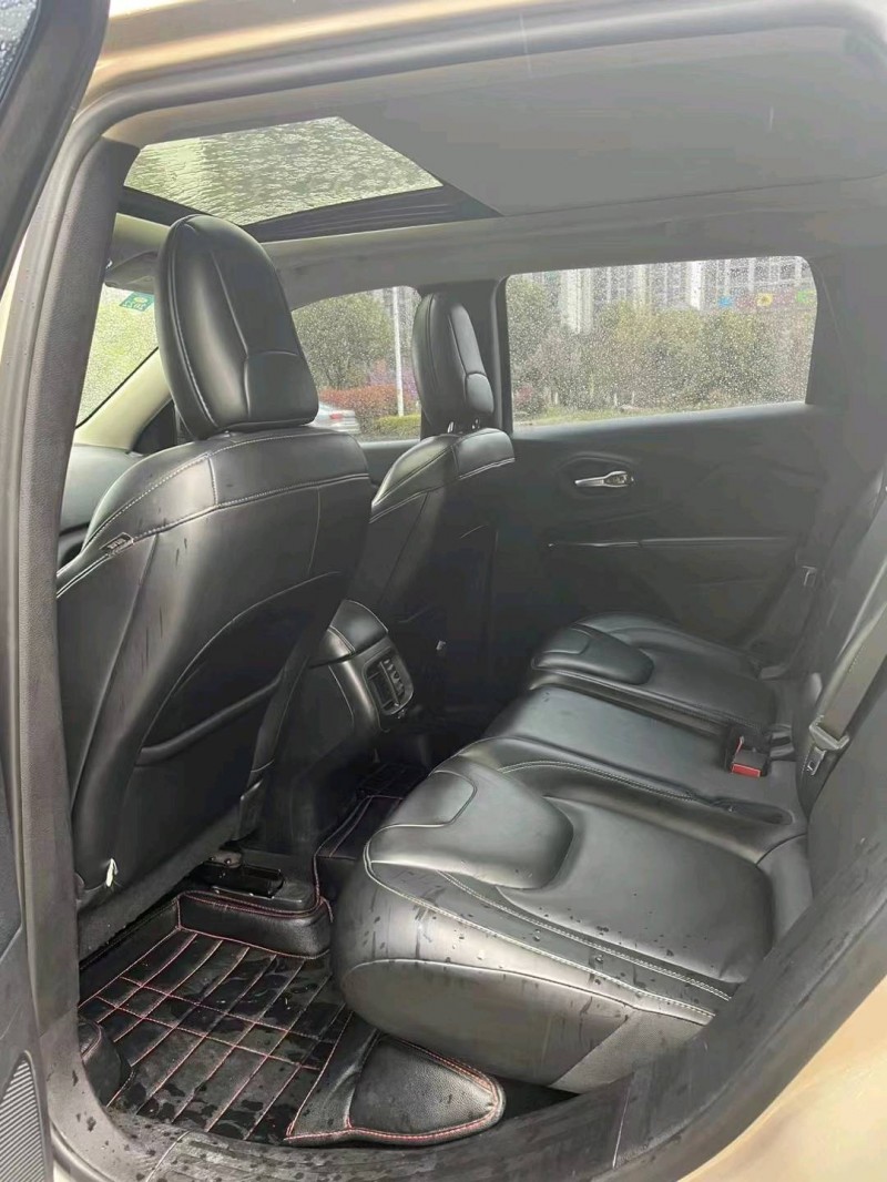 淮南16年Jeep自由光5