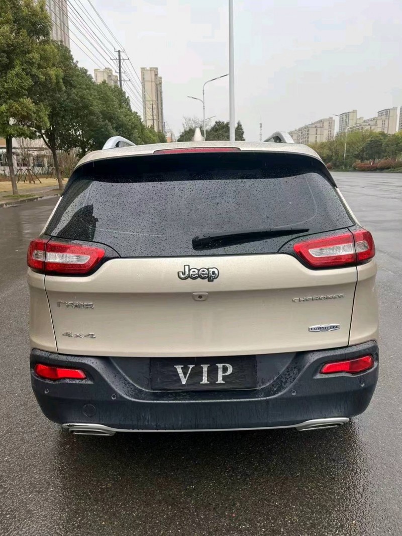 淮南16年Jeep自由光9