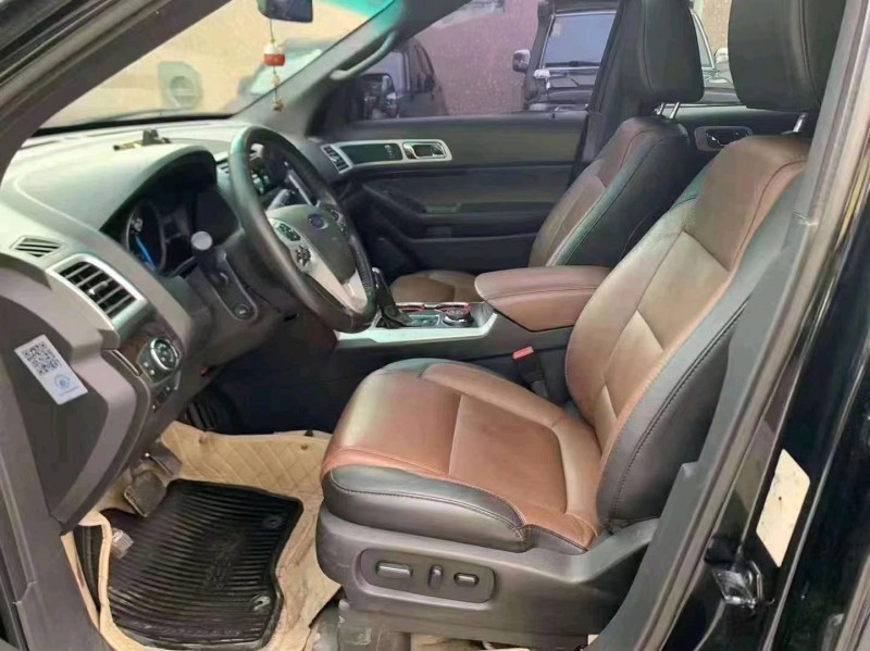 珠海15年福特探险者9