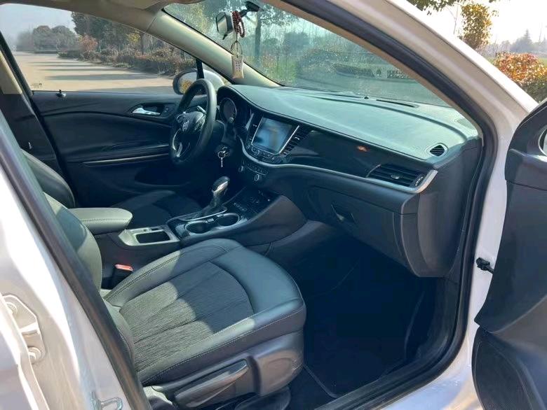 盐城17年别克威朗6