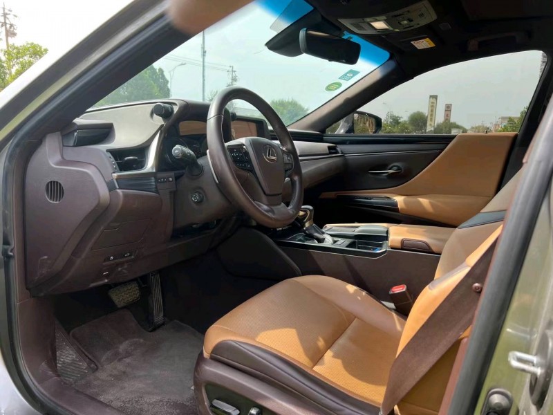 济宁20年雷克萨斯ES6