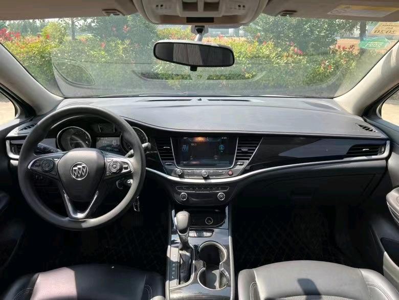 盐城16年别克威朗8