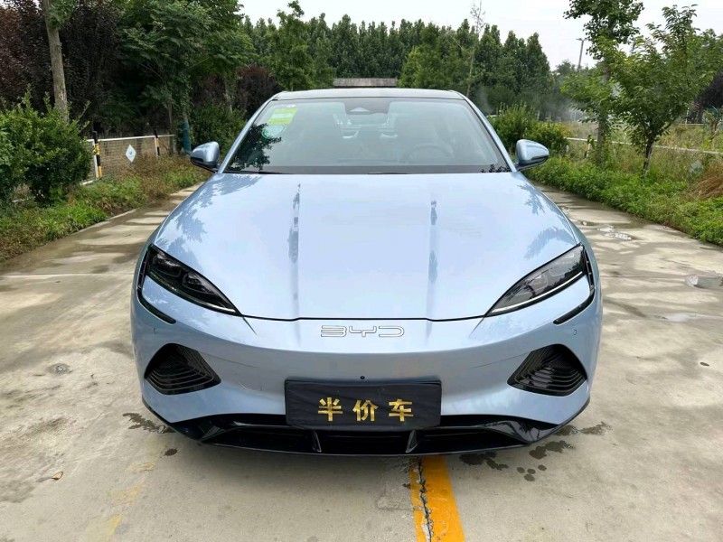 青島23年比亞迪海豹1