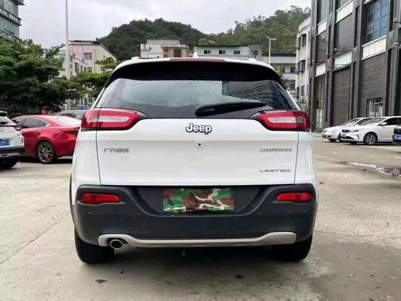 珠海21年Jeep自由光5