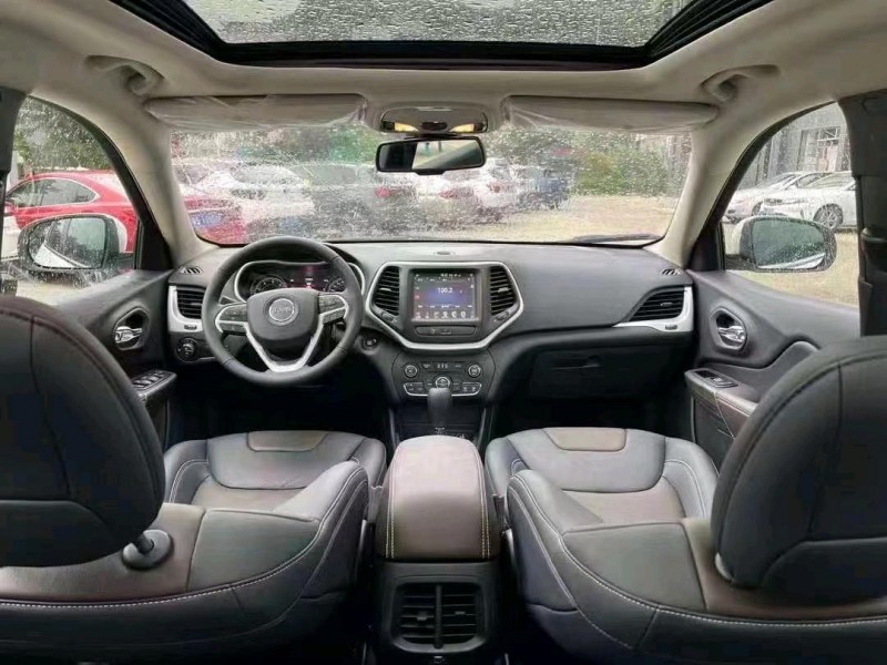 珠海21年Jeep自由光9