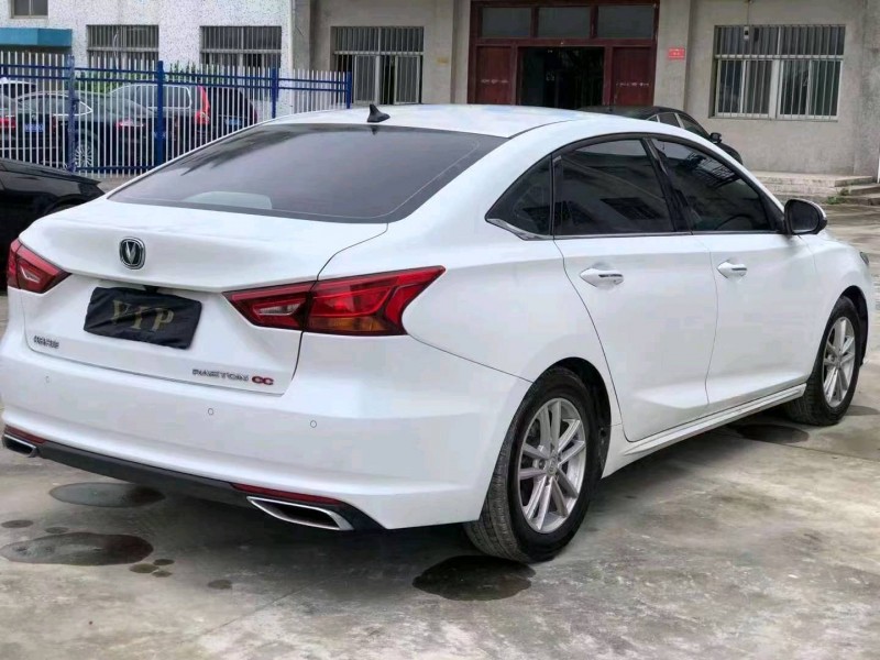 珠海20年长安汽车锐程CC6