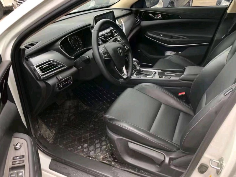 珠海20年长安汽车锐程CC9