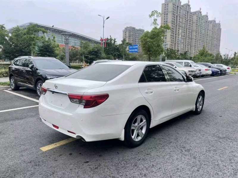 宜昌14年丰田锐志5