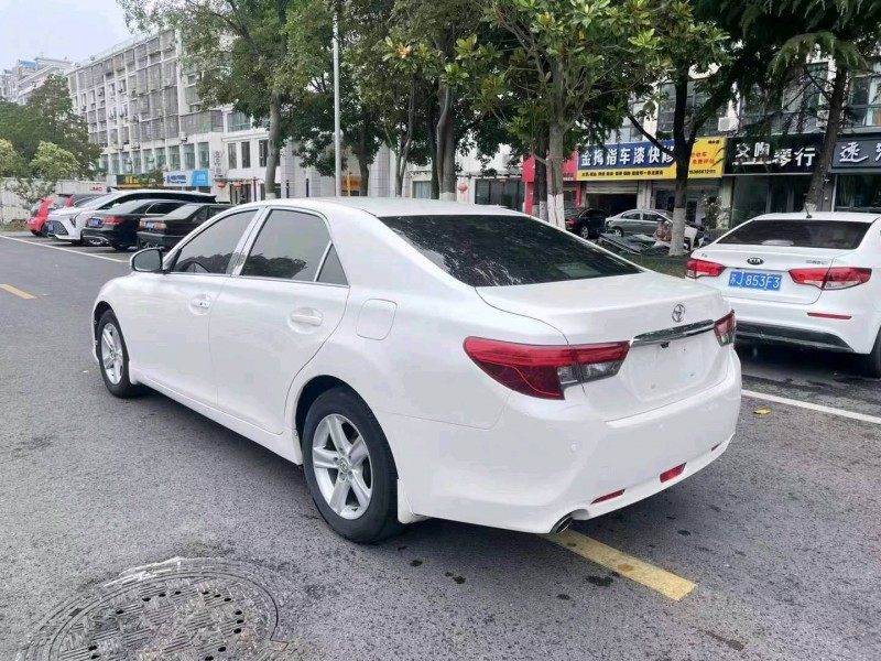 宜昌14年丰田锐志6