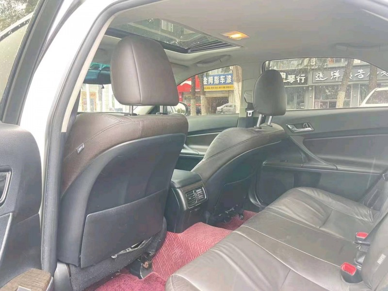 宜昌14年丰田锐志7