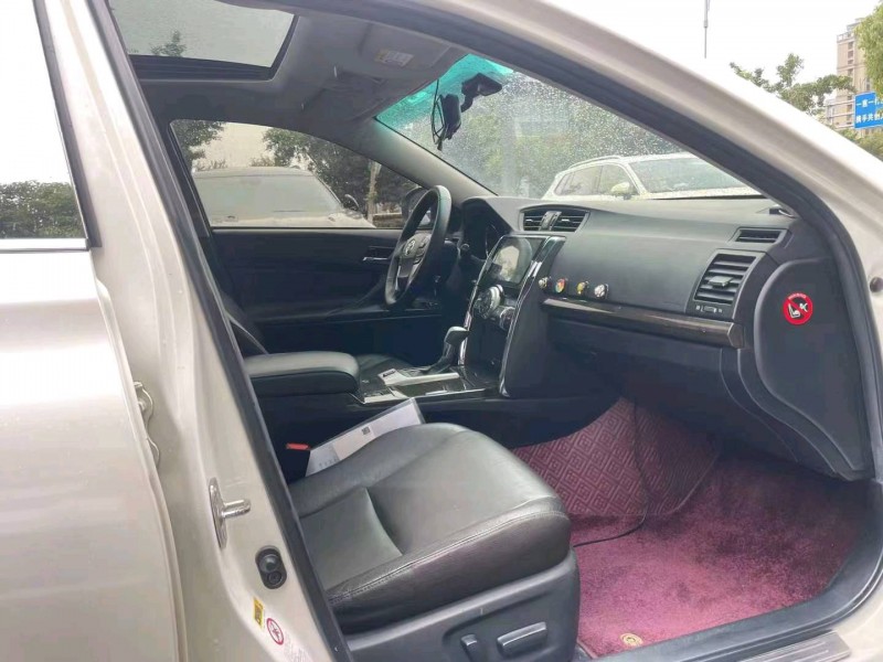 宜昌14年丰田锐志8