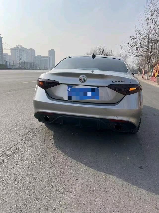 石家庄17年阿尔法·罗密欧Giulia7