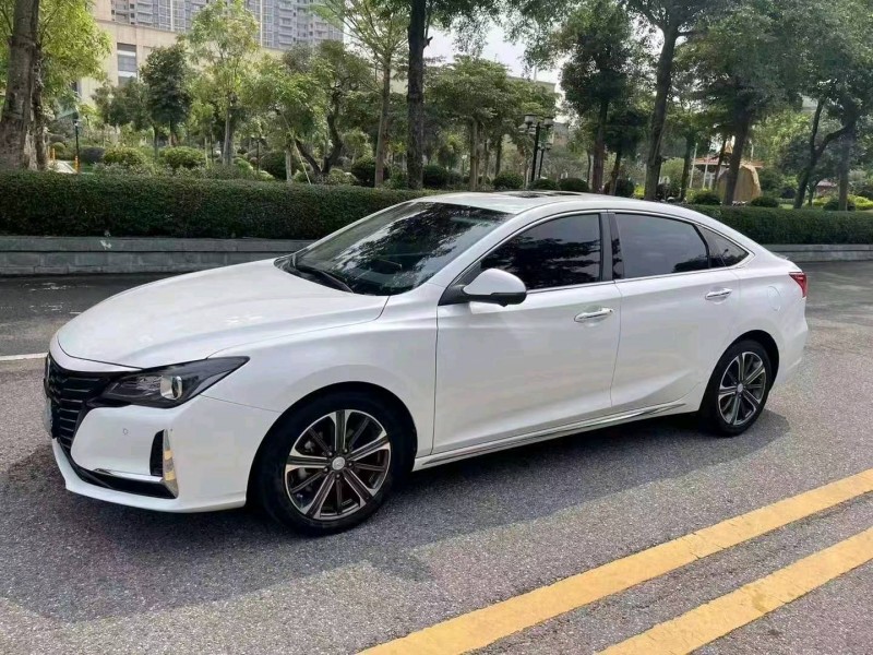 深圳22年長安汽車銳程CC3