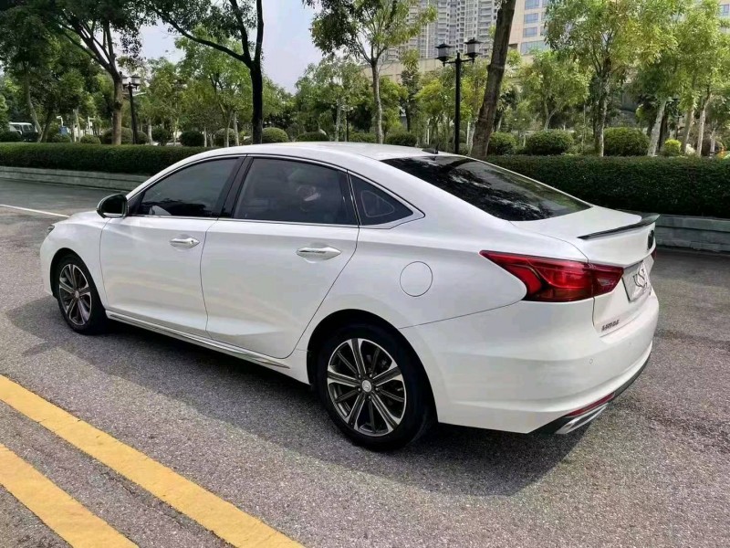 深圳22年長安汽車銳程CC6