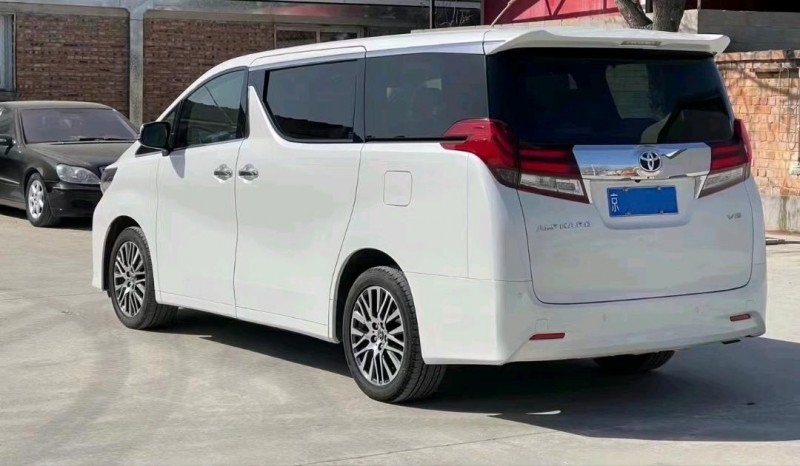 北京18年丰田埃尔法9