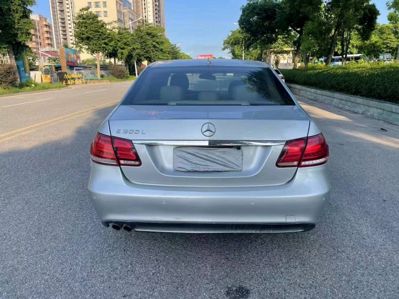 广州14年奔驰E8
