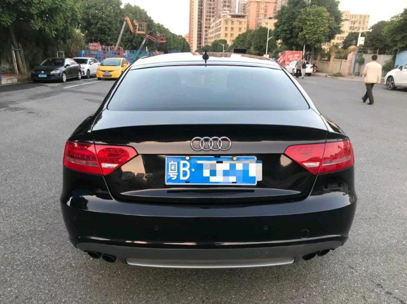 广州12年奥迪S58