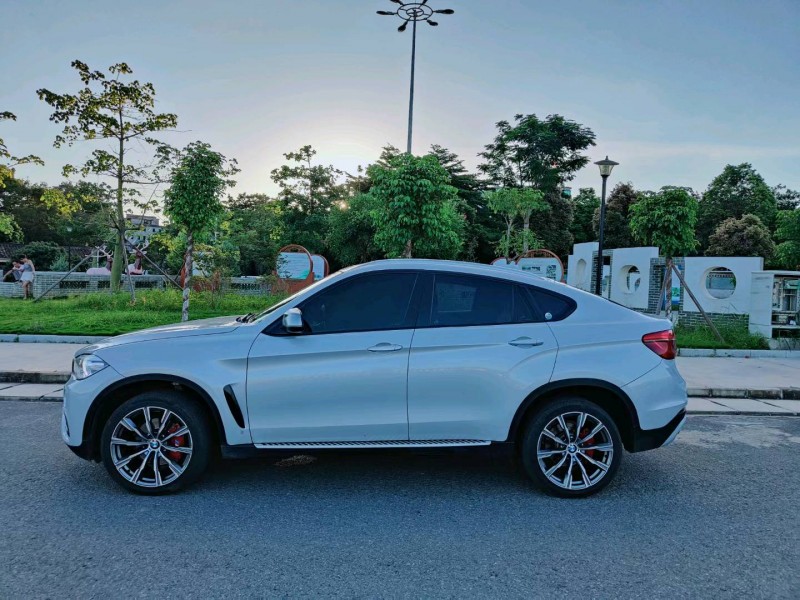 广州18年宝马X68
