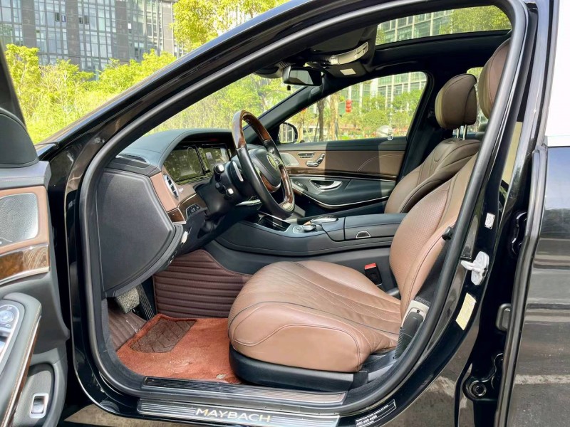 广州16年奔驰迈巴赫S级4
