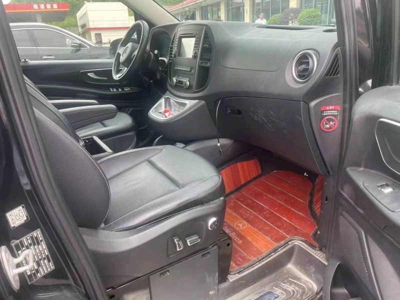 重庆17年奔驰威霆3