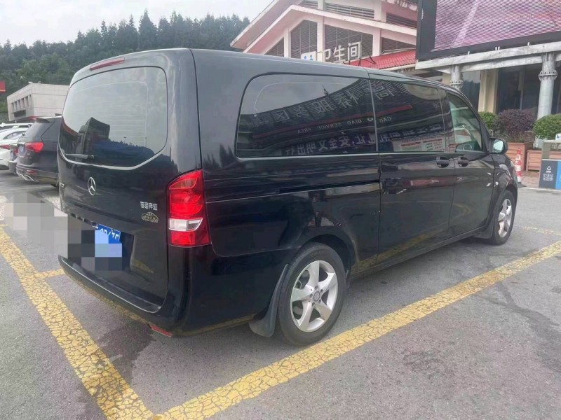 重庆17年奔驰威霆5