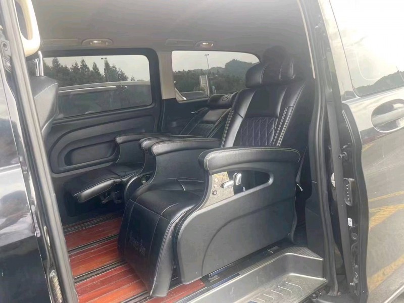 重庆17年奔驰威霆8