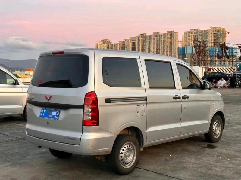 東莞10年五菱汽車宏光7