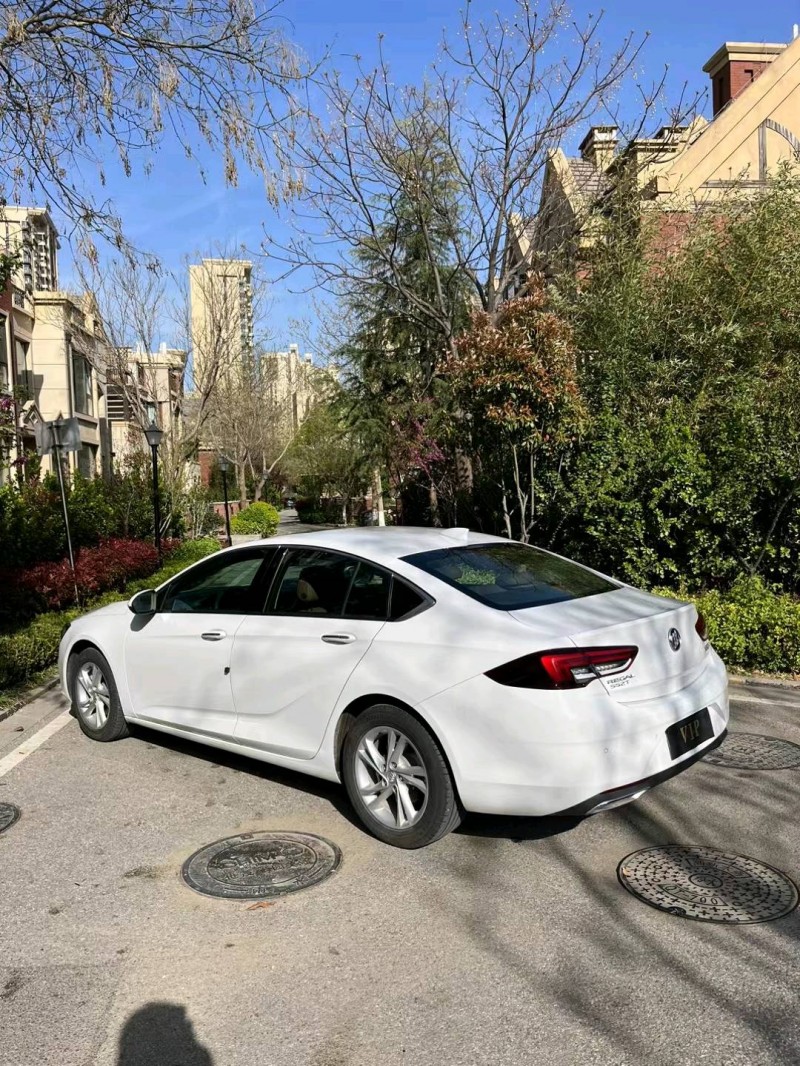 青岛22年别克君威8