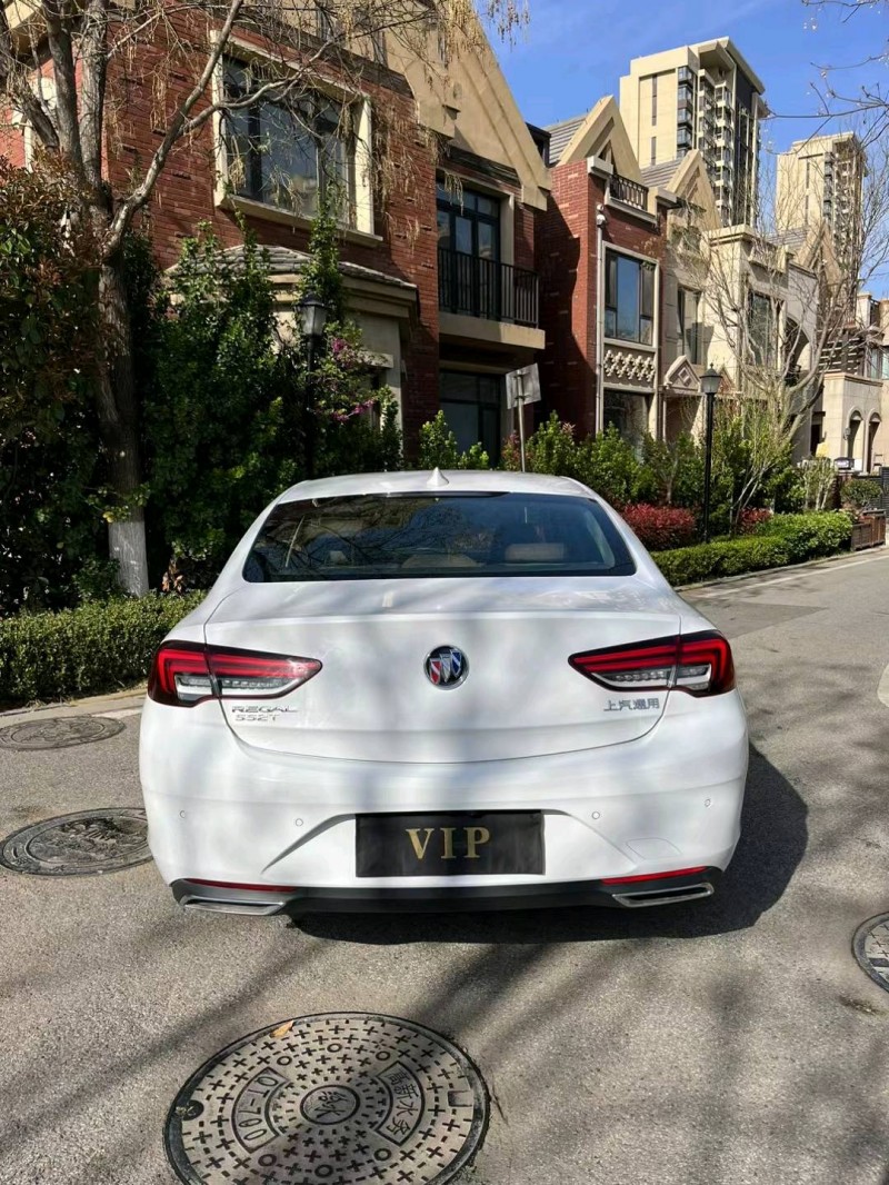 青岛22年别克君威9