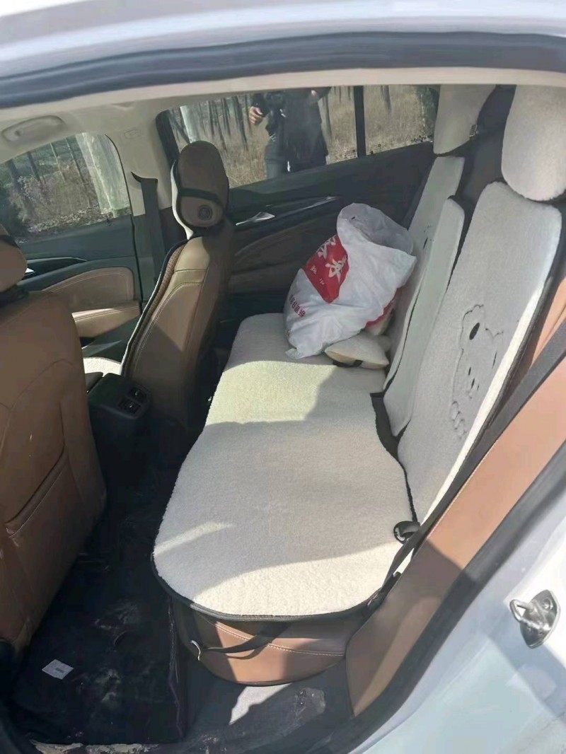 枣庄19年别克君威5