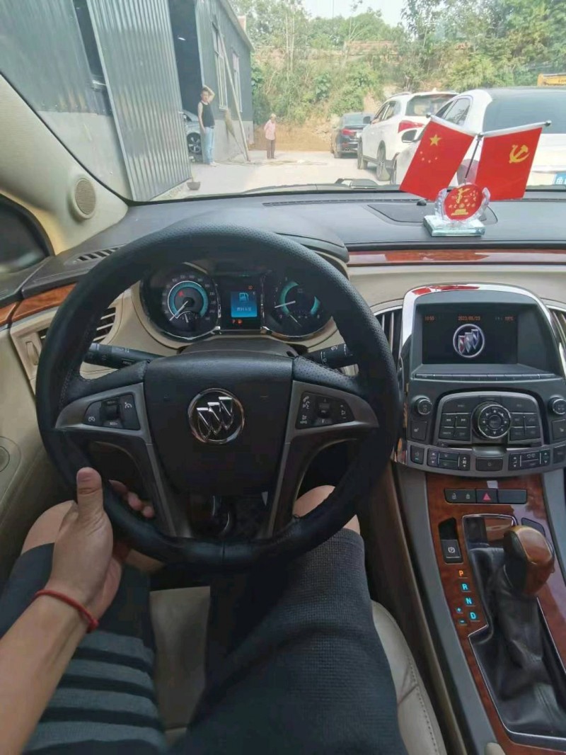 枣庄12年别克君越4