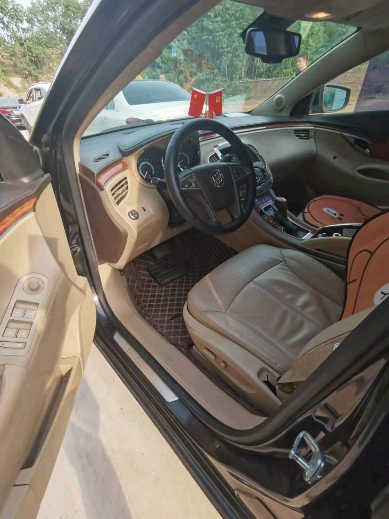 枣庄12年别克君越5