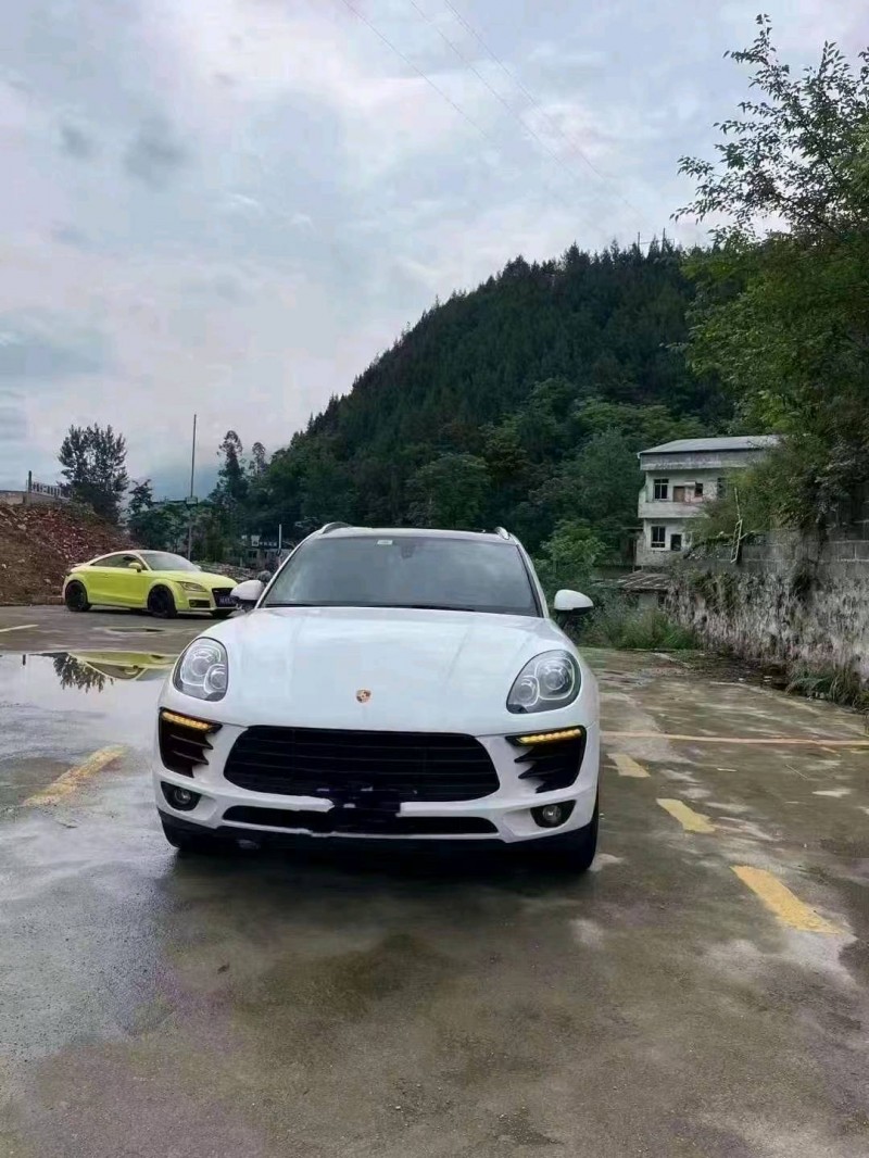 重庆15年保时捷Macan1