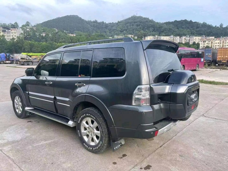 北海19年三菱帕杰羅4