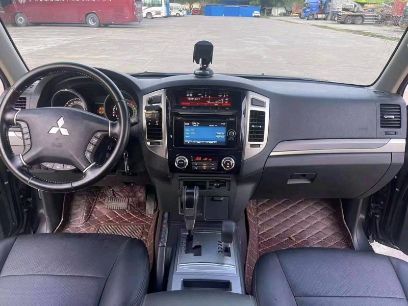 北海19年三菱帕杰羅8