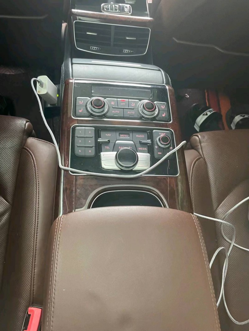 宜昌14年奥迪A8L5