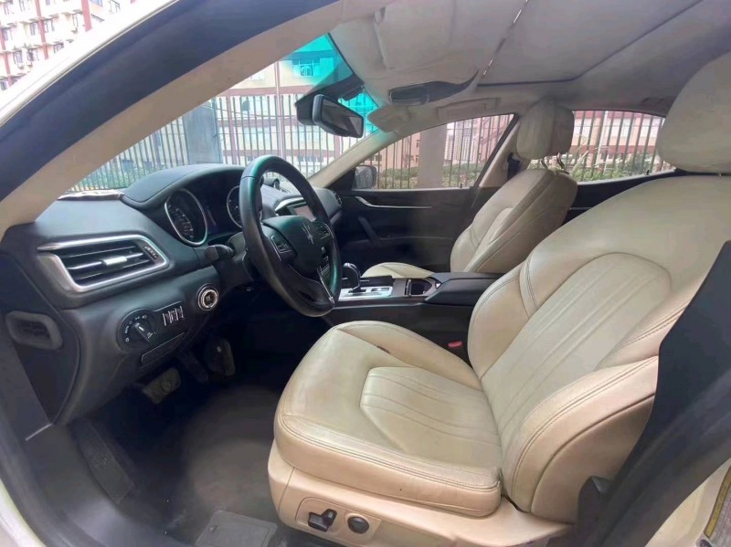 宜昌16年玛莎拉蒂总裁3