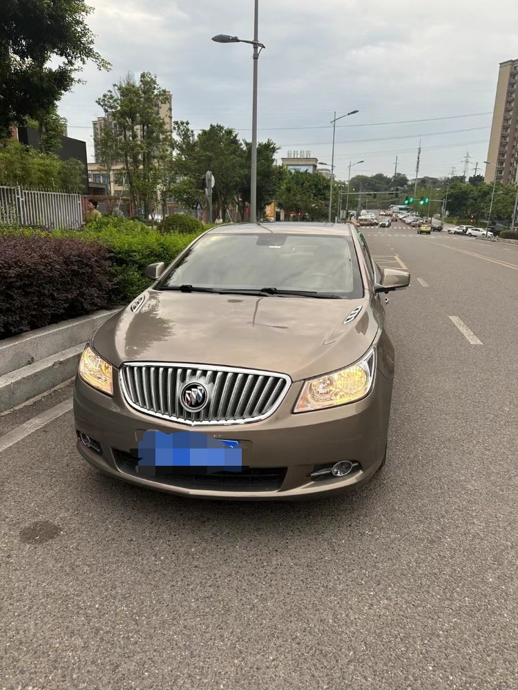 重庆12年别克君越1