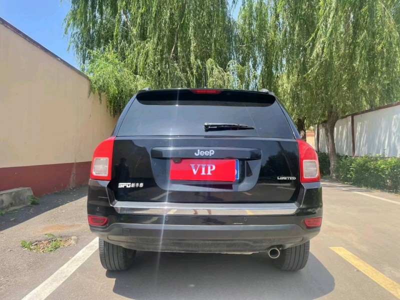 青岛12年Jeep指南者9