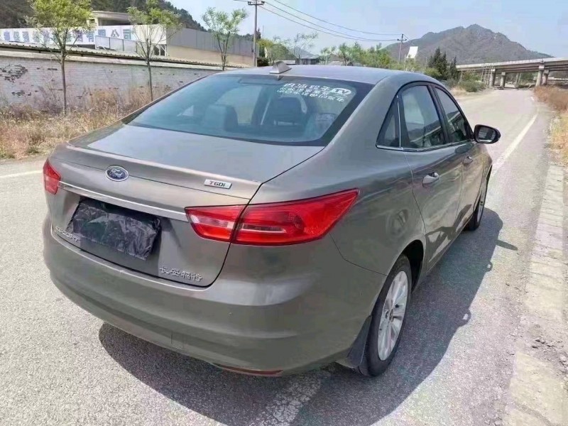 邯郸16年福特福睿斯6