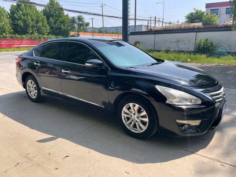 保定13年日产天籁2