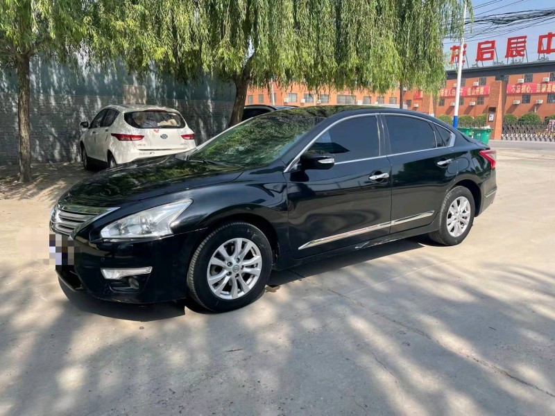 保定13年日产天籁3