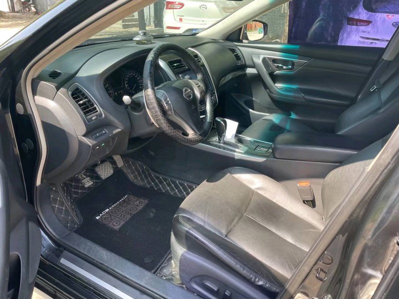 保定13年日产天籁4