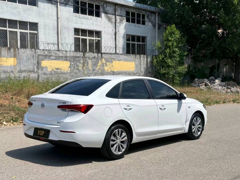 青岛23年别克英朗7