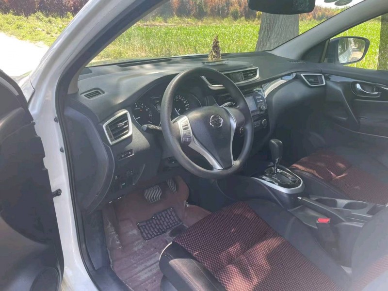 保定17年日产逍客8