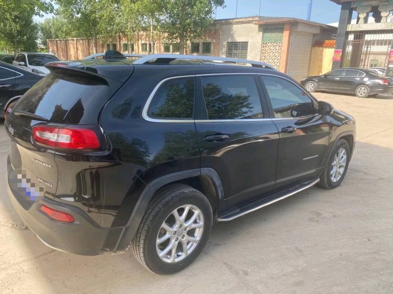 保定18年Jeep自由光5