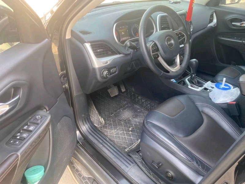 保定18年Jeep自由光8