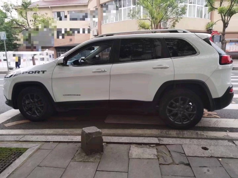 重庆21年Jeep自由光3