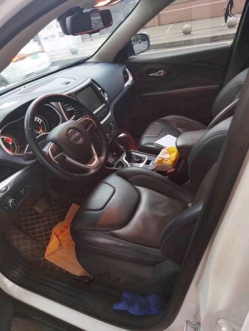 重庆21年Jeep自由光4